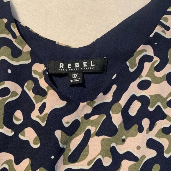 Rebel Wilson Womens High/low Tank Top Navy Camo - Picture 4 of 9